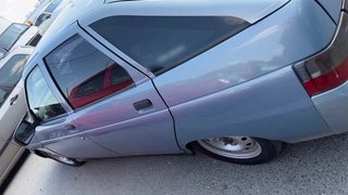 Приставы поймали 23-летнюю должницу на пляже в Саратове