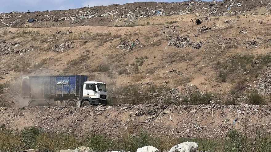 Пожар на мусорном полигоне в Энгельсе: площадь тушения уменьшилась на 30%