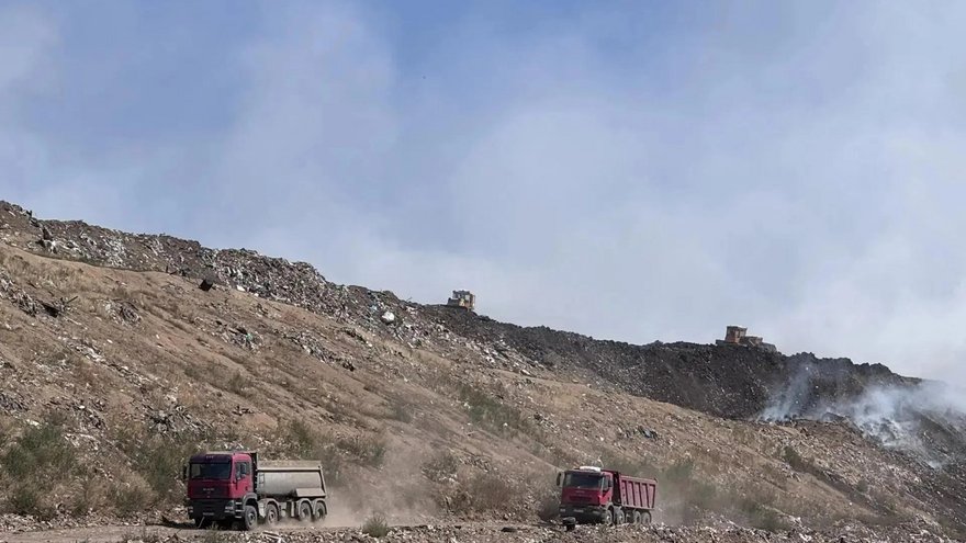 Пожар на мусорном полигоне в Энгельсе: площадь тушения уменьшилась на 30%