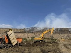 Пожар на мусорном полигоне в Энгельсе: площадь тушения уменьшилась на 30%