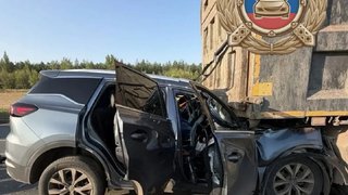 Водитель легковушки погиб в столкновении с грузовиком под Саратовом