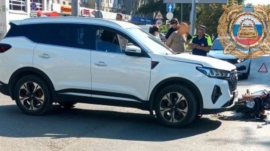 В Саратовской области легковушка наехала на электросамокат с мужчиной и женщиной