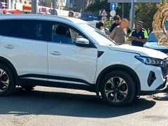 В Саратовской области легковушка наехала на электросамокат с мужчиной и женщиной
