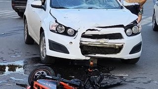 В Саратовской области легковушка наехала на электросамокат с мужчиной и женщиной