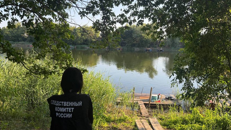 На берегу реки под Саратовом нашли труп мужчины