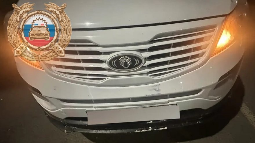 В Саратове иномарка влетела в остановку и сбила подростка