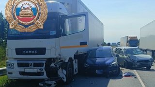 Водитель фуры устроил массовое ДТП под Саратовом