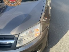 В Саратове Лада сбила двух пешеходов на зебре