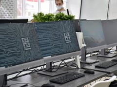 Губернатор Бусаргин потребовал активнее внедрять ИИ в Саратовской области