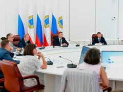 Губернатор Бусаргин потребовал активнее внедрять ИИ в Саратовской области