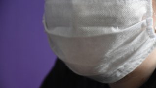 Роспотребнадзор посоветовал саратовцам носить маски из-за горящей свалки