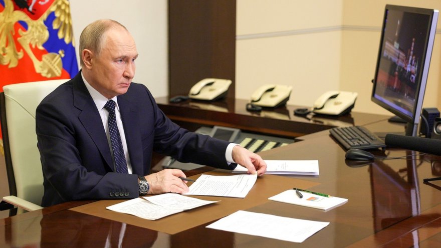 Путин отметил заслуги двух химиков из Саратовской области