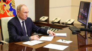 Путин отметил заслуги двух химиков из Саратовской области