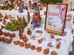 Архангельские пряники, дагестанские кувшины, распечатанные на 3D-принтере игрушки: в Саратове развернули фестиваль Палитра ремесел