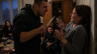 Уголовник с ножом попытался соблазнить гостью и получил новое дело