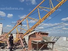 В Саратове строителя убило стрелой башенного крана