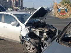Под Саратовом иномарка протаранила стоящую Гранту, пострадала девушка