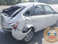 Под Саратовом иномарка протаранила стоящую Гранту, пострадала девушка