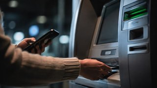 Жительница Энгельса перевела мошенникам 445 тысяч рублей