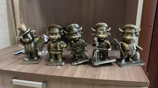 В Энгельсе задержали похитителей фигурок бычков