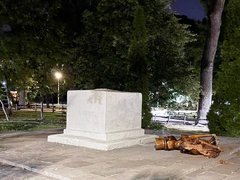 Чиновника обвинили в гибели годовалой девочки под статуей Кот ученый в Саратове