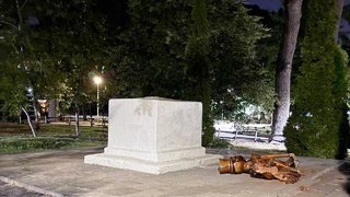 Чиновника обвинили в гибели годовалой девочки под статуей Кот ученый в Саратове