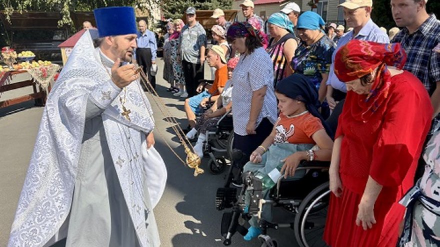 В Энгельсском доме-интернате отпраздновали Медовый и Яблочный спасы