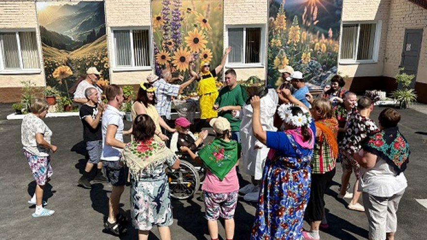 В Энгельсском доме-интернате отпраздновали Медовый и Яблочный спасы