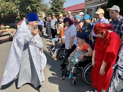 В Энгельсском доме-интернате отпраздновали Медовый и Яблочный спасы