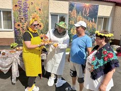 В Энгельсском доме-интернате отпраздновали Медовый и Яблочный спасы