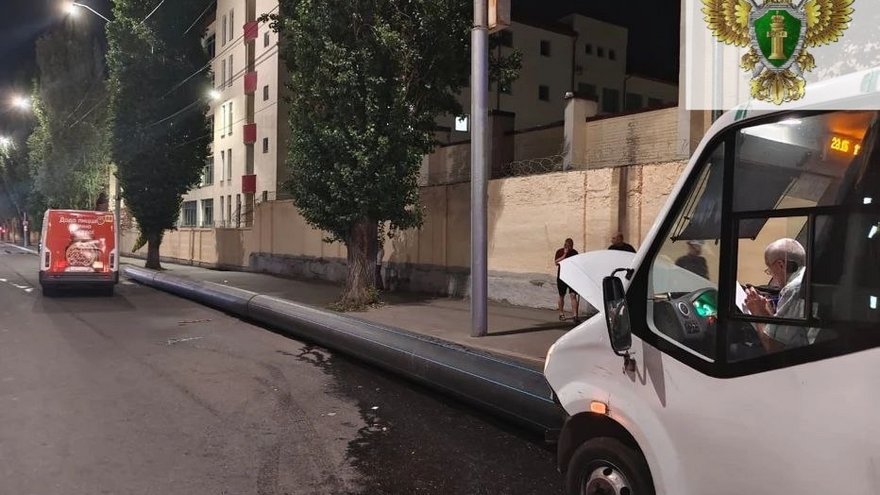 В центре Саратова в ДТП пострадали 10 пассажиров автобуса