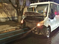 В центре Саратова в ДТП пострадали 10 пассажиров автобуса