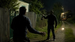 На жителя Лопуховки завели дело за угрозы бутылкой