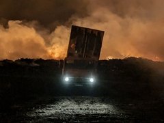 В Саратовской области загорелся очередной мусорный полигон
