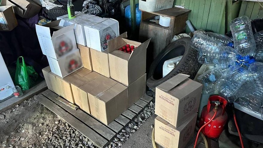 Перекупщика контрафактных сигарет и алкоголя отправили под суд