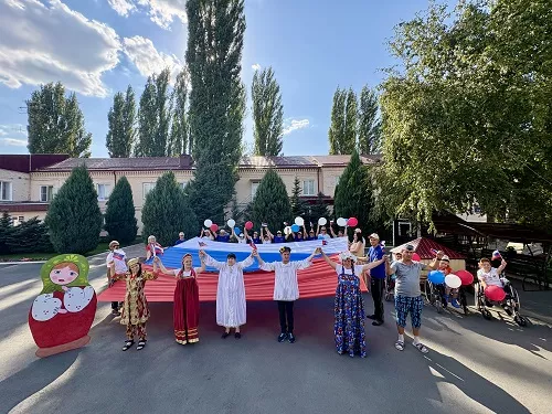 В Энгельсском доме-интернате отметили День российского флага