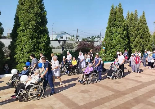 В Энгельсском доме-интернате отметили День российского флага