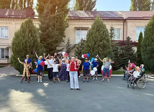 В Энгельсском доме-интернате отметили День российского флага