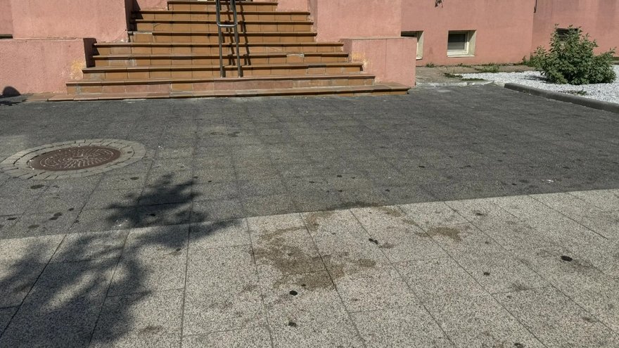 Чиновники пригрозили наказать магазин Бристоль за грязный тротуар в центре Саратова
