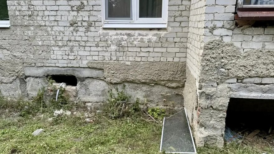 В Саратовской области 2-летний мальчик упал с 5 этажа: он отделался переломом ребра