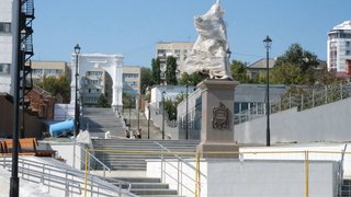 В Саратове завершают строительство спуска у царских ворот