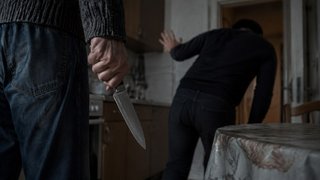 В Саратове женщина ударила бывшего сожителя ножом в спину: ее отправили в колонию на 2 года