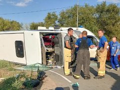 В Саратовской области в перевернувшемся микроавтобусе разбились взрослые и дети