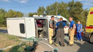 В Саратовской области в перевернувшемся микроавтобусе разбились взрослые и дети