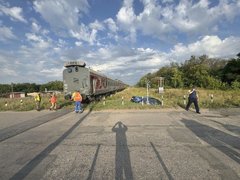 В Саратовской области поезд врезался в легковушку