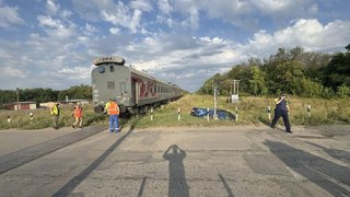 В Саратовской области поезд врезался в легковушку