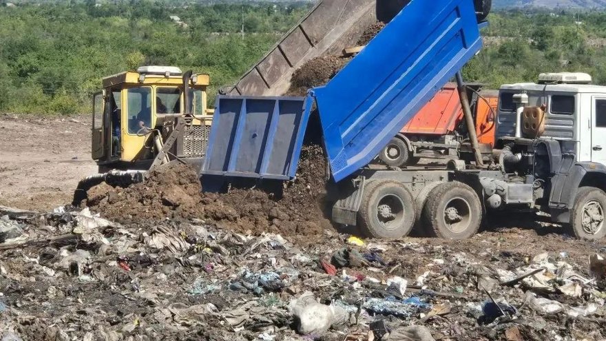 Пожар на мусорном полигоне в Балакове полностью потушили