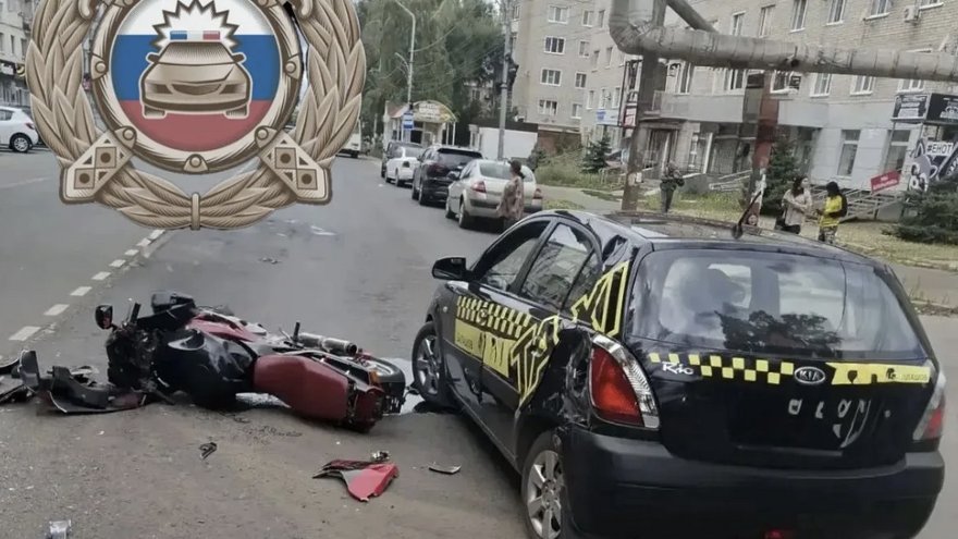 В Балашове мотоциклист разбился о такси