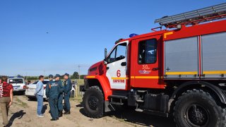 Пожар вспыхнул рядом с мусорной станцией в Елшанке