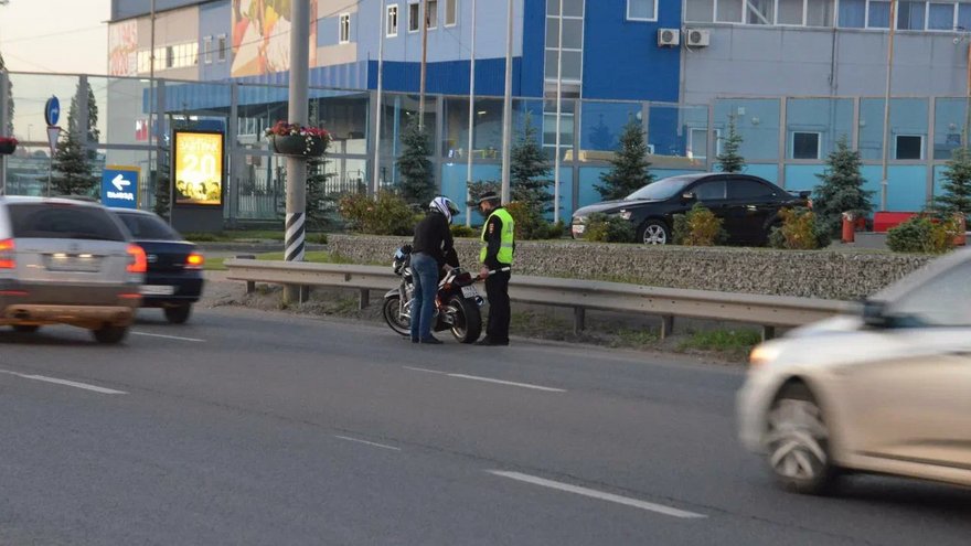 В Саратове полицейские поймали пьяного мотоциклиста-повторника
